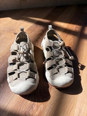Keen size 8 shoe sandals